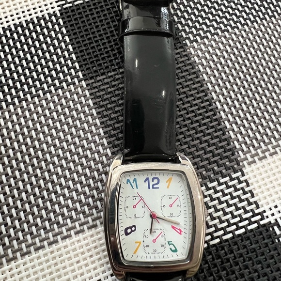 Watch - Picture 2 of 5